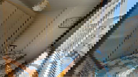 Apartamento 3 dormitórios com vista mar para 8 pessoas