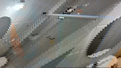 Cobertura duplex com piscina na Praia de Bombas para 7 pessoas