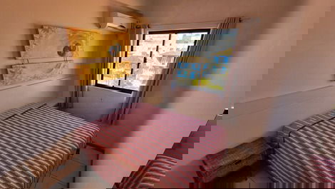 Cobertura duplex com piscina na Praia de Bombas para 7 pessoas