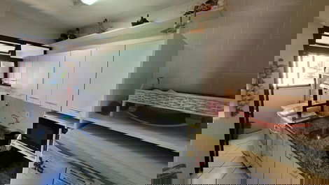 Cobertura duplex com piscina na Praia de Bombas para 7 pessoas