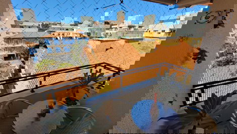 Cobertura duplex com piscina na Praia de Bombas para 7 pessoas