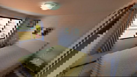 Cobertura duplex com piscina na Praia de Bombas para 7 pessoas