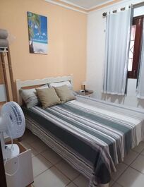 Suíte 1 / experimente a tranquilidade no quarto projetado exclusivamente no piso térreo