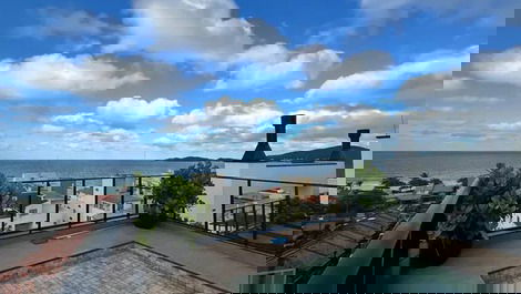 Apartment for 4 people with pool and sea view