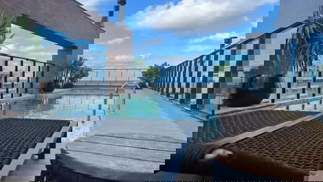 Apartment for 4 people with pool and sea view