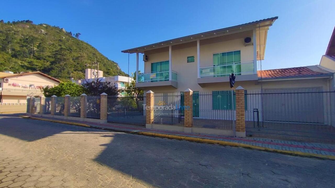 Apartment for vacation rental in Bombinhas (Canto Grande)