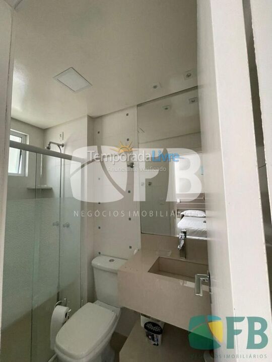 Banheiro da suite Apartment for vacation rental in Itapema (Meia Praia)