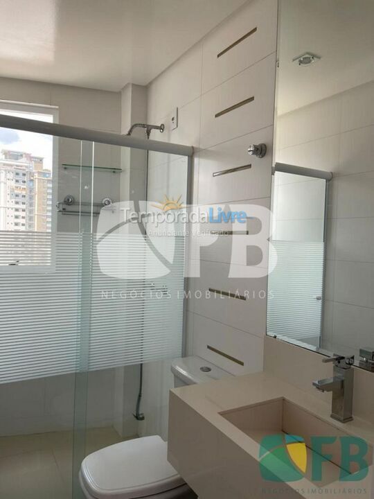 Banheiro da suite Apartment for vacation rental in Itapema (Meia Praia)