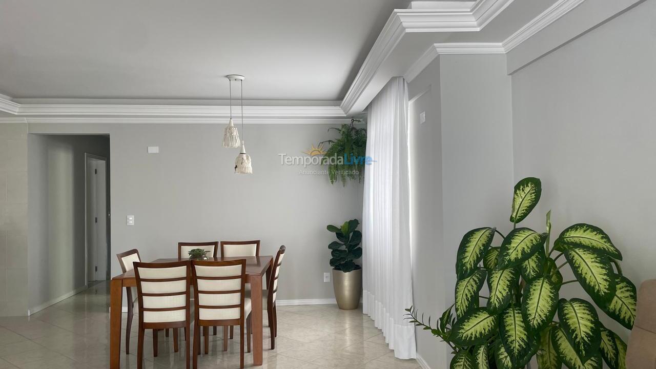 Apartamento para aluguel de temporada em Itapema (Meia Praia)