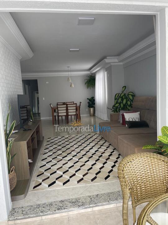 Apartamento para aluguel de temporada em Itapema (Meia Praia)