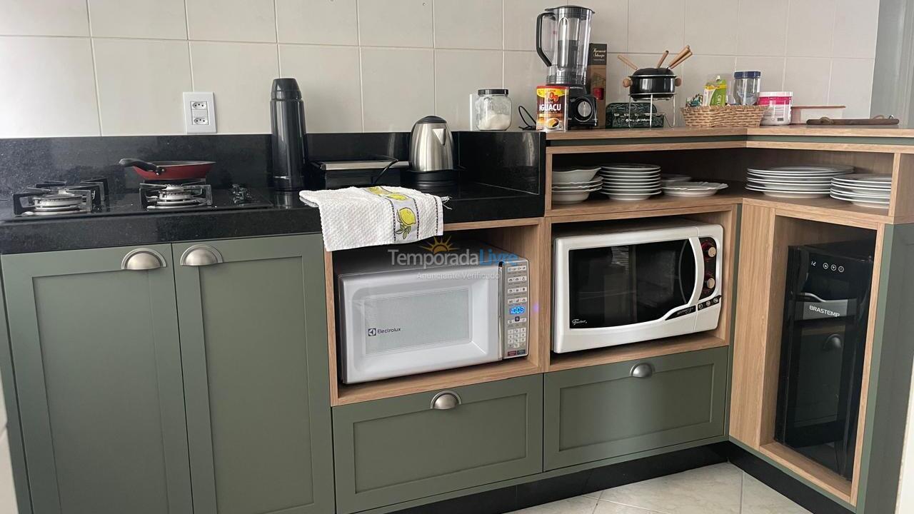 Apartamento para aluguel de temporada em Itapema (Meia Praia)