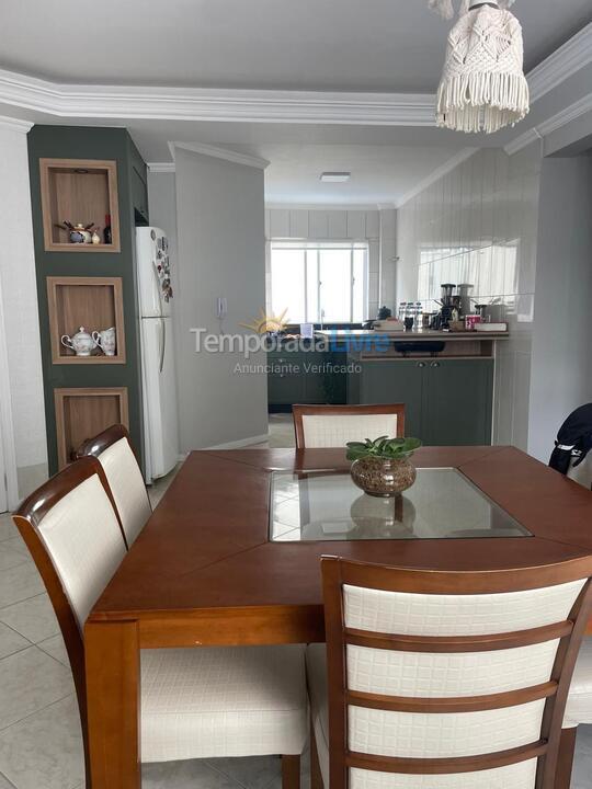 Apartamento para aluguel de temporada em Itapema (Meia Praia)