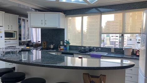 TEMPORADA- APARTAMENTO 2 SUITES NO CENTRO DE BALNEARIO CAMBORIU