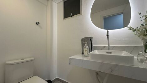 TEMPORADA - APARTAMENTO DE 3 HABITACIONES EN EL CENTRO DE BALNEARIO CAMBORIU