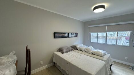 TEMPORADA - APARTAMENTO DE 3 HABITACIONES EN EL CENTRO DE BALNEARIO CAMBORIU