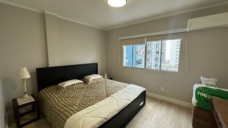 TEMPORADA - APARTAMENTO DE 3 HABITACIONES EN EL CENTRO DE BALNEARIO CAMBORIU
