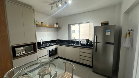 TEMPORADA - APARTAMENTO DE 3 HABITACIONES EN EL CENTRO DE BALNEARIO CAMBORIU