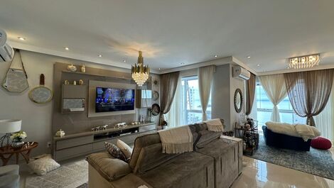 SEASON - APARTMENT WITH 3 SUITES IN THE CENTER OF BALNEARIO CAMBORIU