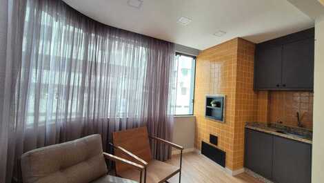 TEMPORADA- APARTAMENTO 3 DORMITORIOS NO CENTRO DE BALNEARIO CAMBORIU