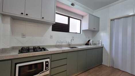 TEMPORADA- APARTAMENTO 3 DORMITORIOS NO CENTRO DE BALNEARIO CAMBORIU