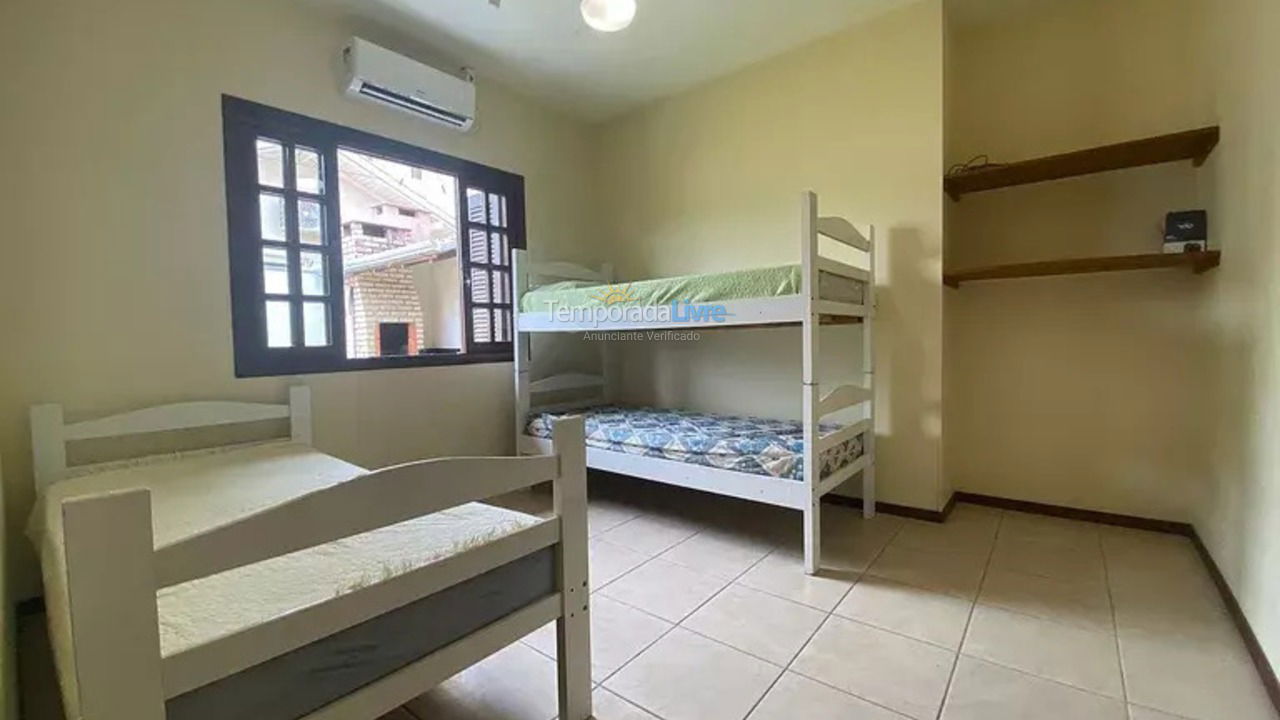 House for vacation rental in Bombinhas (Praia de Bombas)