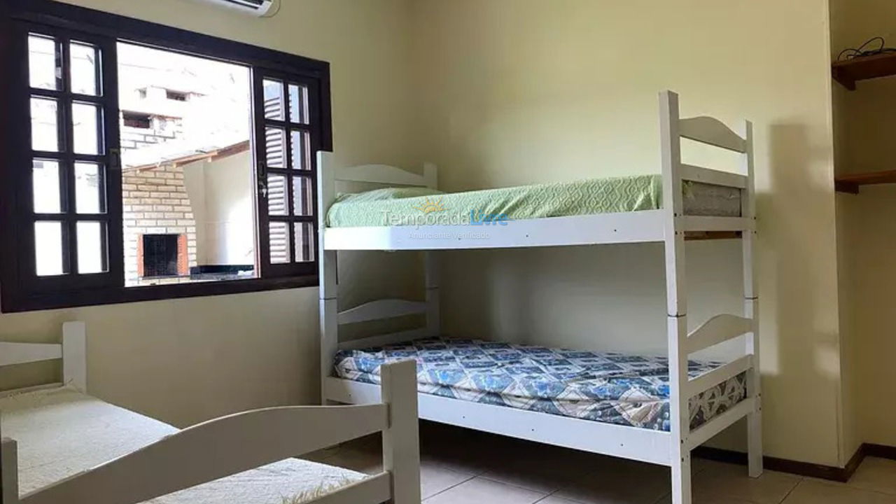 House for vacation rental in Bombinhas (Praia de Bombas)