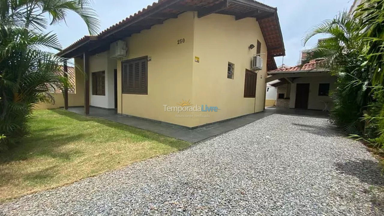 House for vacation rental in Bombinhas (Praia de Bombas)