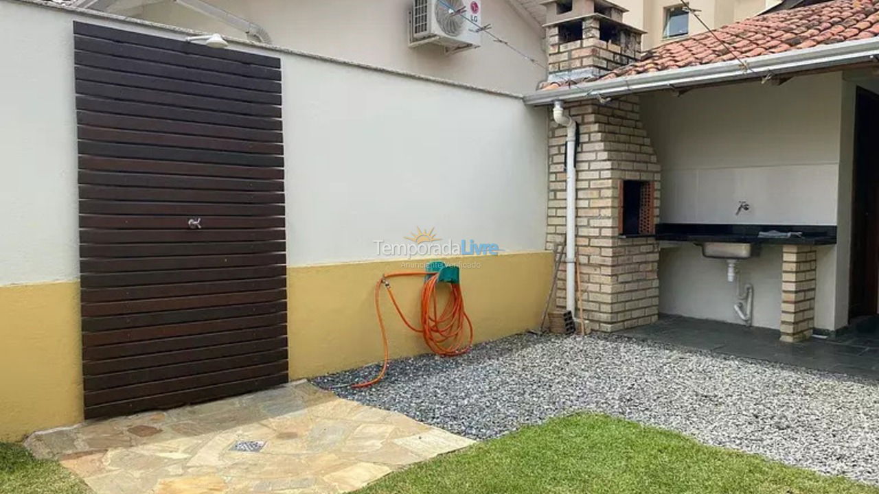 House for vacation rental in Bombinhas (Praia de Bombas)