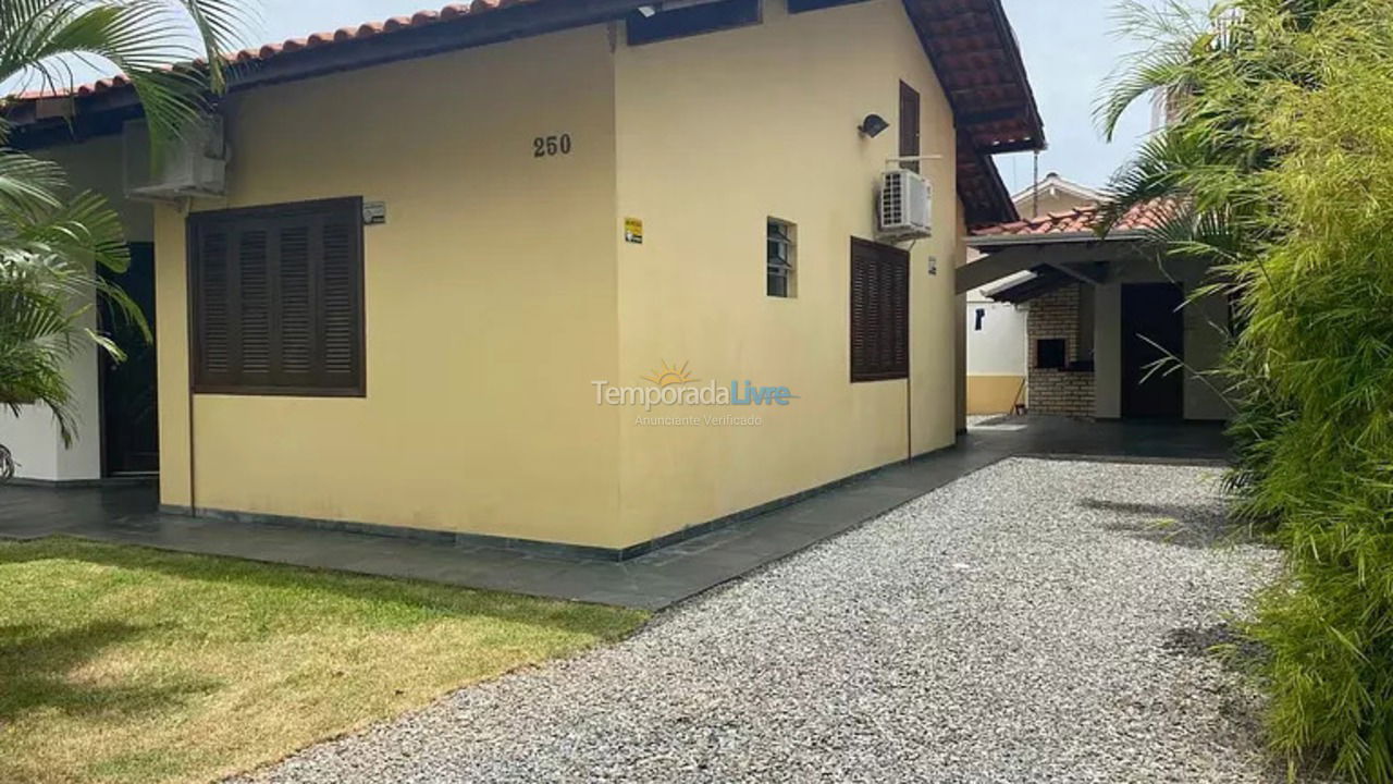 House for vacation rental in Bombinhas (Praia de Bombas)