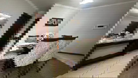 Apartamento com 3 dormitórios climatizados em Bombas para 8 pessoas