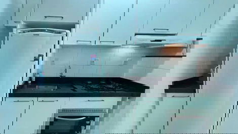 Apartamento com 3 dormitórios climatizados em Bombas para 8 pessoas