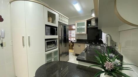 TEMPORADA- APARTAMENTO 3 SUITES NO CENTRO DE BALNEARIO CAMBORIU