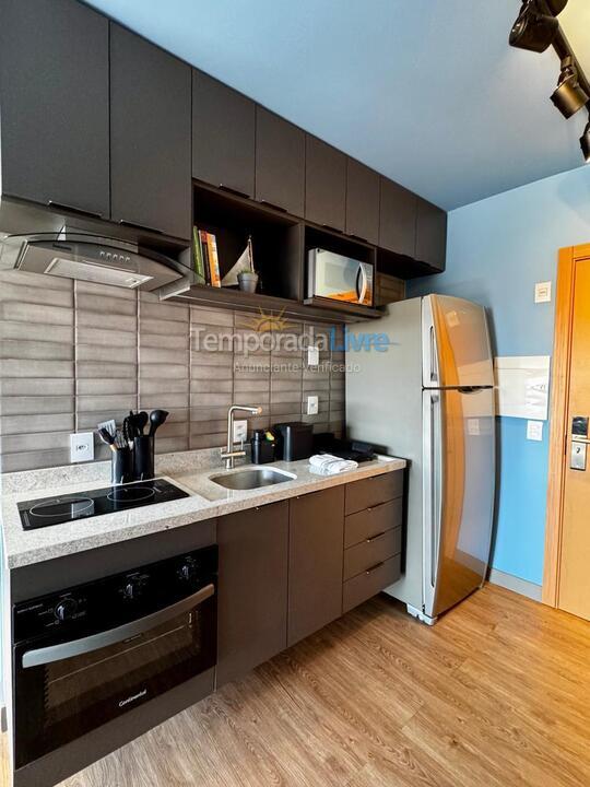 Cozinha completa Apartamento para aluguel de temporada em Porto Alegre (Petropolis)