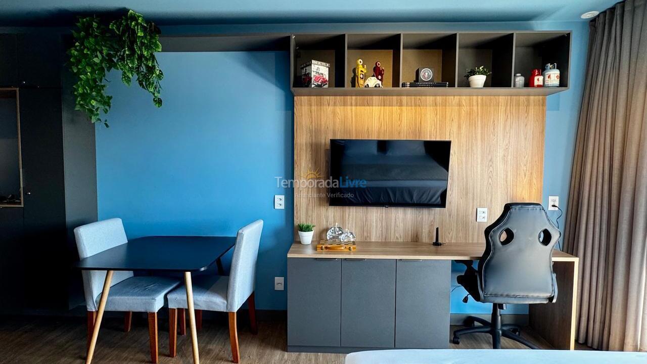 Jantar e espaço de trabalho Apartamento para aluguel de temporada em Porto Alegre (Petropolis)
