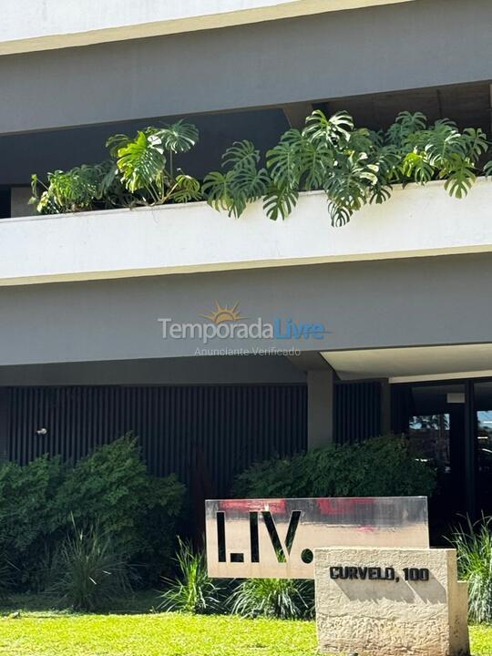 Entrada prédio Apartamento para aluguel de temporada em Porto Alegre (Petropolis)