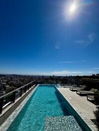 Piscina com vista espetacular