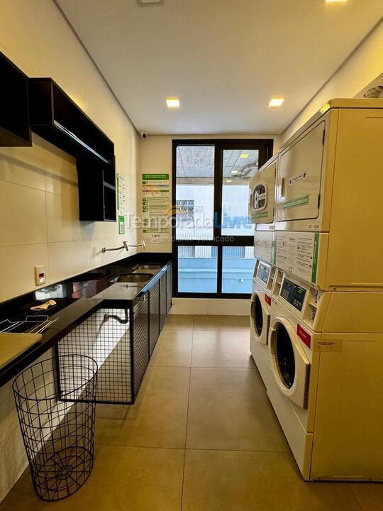 Lavaderia Apartamento para aluguel de temporada em Porto Alegre (Petropolis)