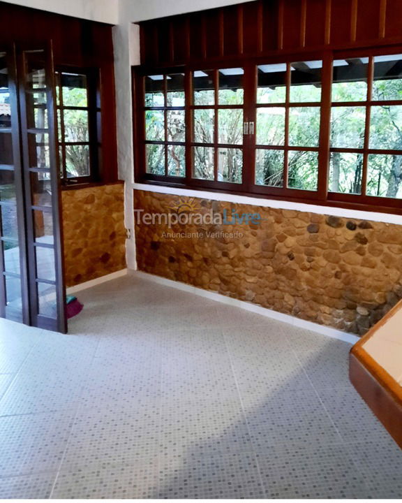 Sala de estar🧘♀️🎶🍷 Casa para aluguel de temporada em Palhoça (Guarda do Embaú)