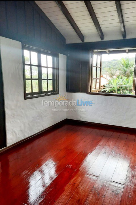 Sala 02 + quarto 03 Casa para aluguel de temporada em Palhoça (Guarda do Embaú)