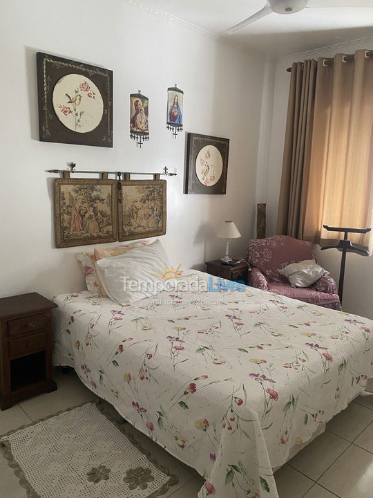 Apartamento para aluguel de temporada em Guarujá (Pitangueiras)