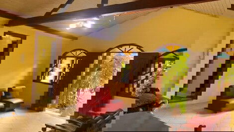 Casa 4 Suítes 14 Pessoas a 300m da Praia do Campeche