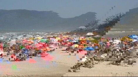 Casa 4 Suítes 14 Pessoas a 300m da Praia do Campeche