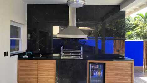 Hermosa casa en condominio disponible para alquiler.