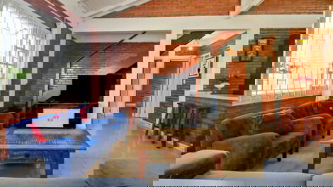 Excelente Casa con Piscina