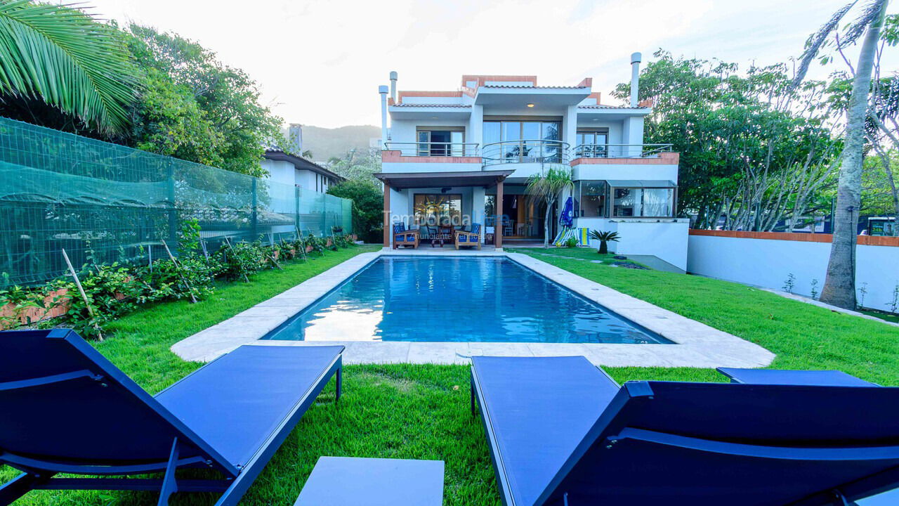 Casa para aluguel de temporada em Florianópolis (Brava)