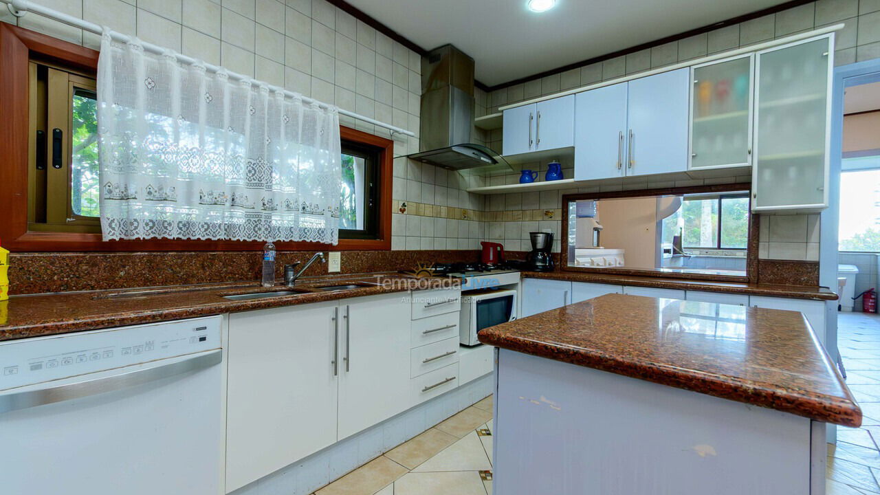 Casa para aluguel de temporada em Florianópolis (Brava)