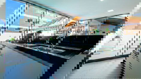 Huge house with pool, pool & gourmet area