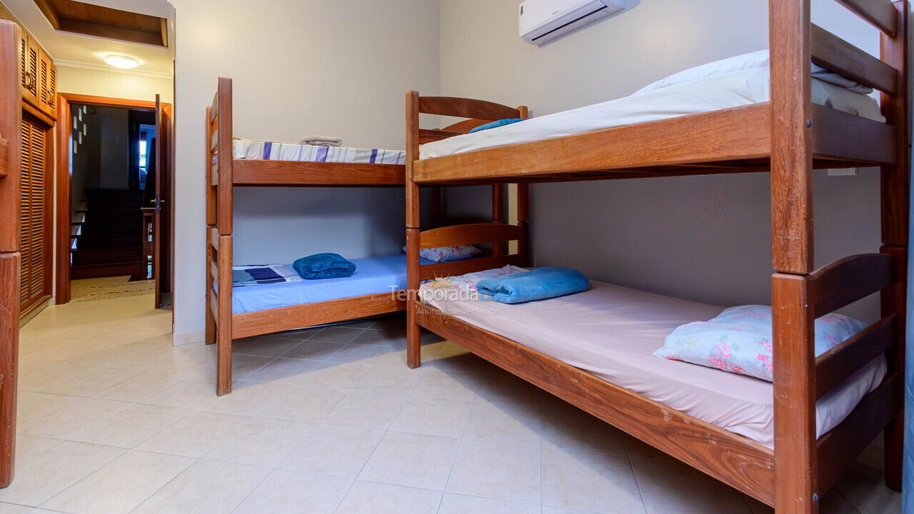 Casa para aluguel de temporada em Florianópolis (Brava)