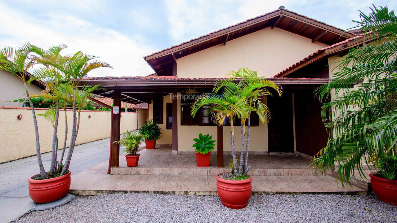 Casa para aluguel de temporada em Florianopolis (Praia dos Ingleses)