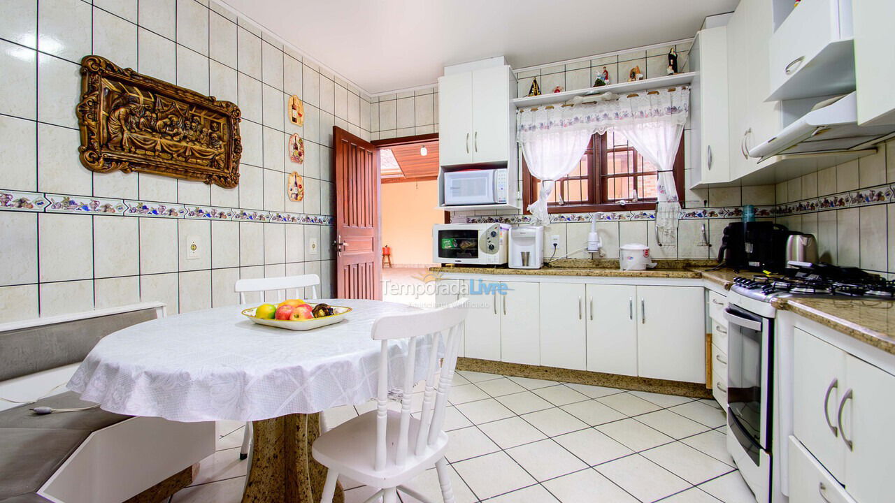 Casa para aluguel de temporada em Florianopolis (Praia dos Ingleses)